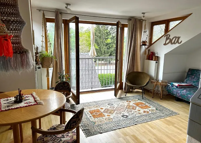 Sonnenloft - Zentrales, Helles Boho-apartement Im Herzen Von דירה